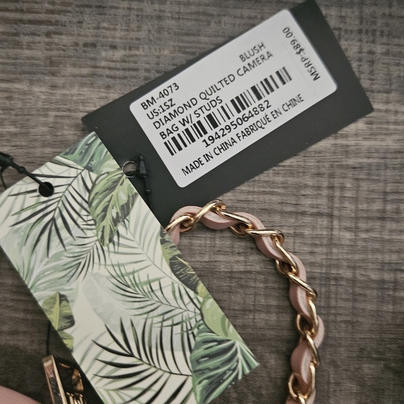 Badgley Mischka Diamond Quilted Camera Crossbody Bag - NWT - Picture 4 of 4